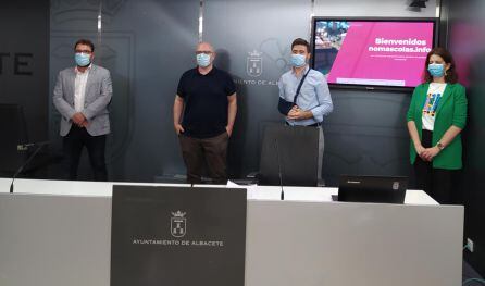 Presentación de la iniciativa solidaria 'nomascolas.info'