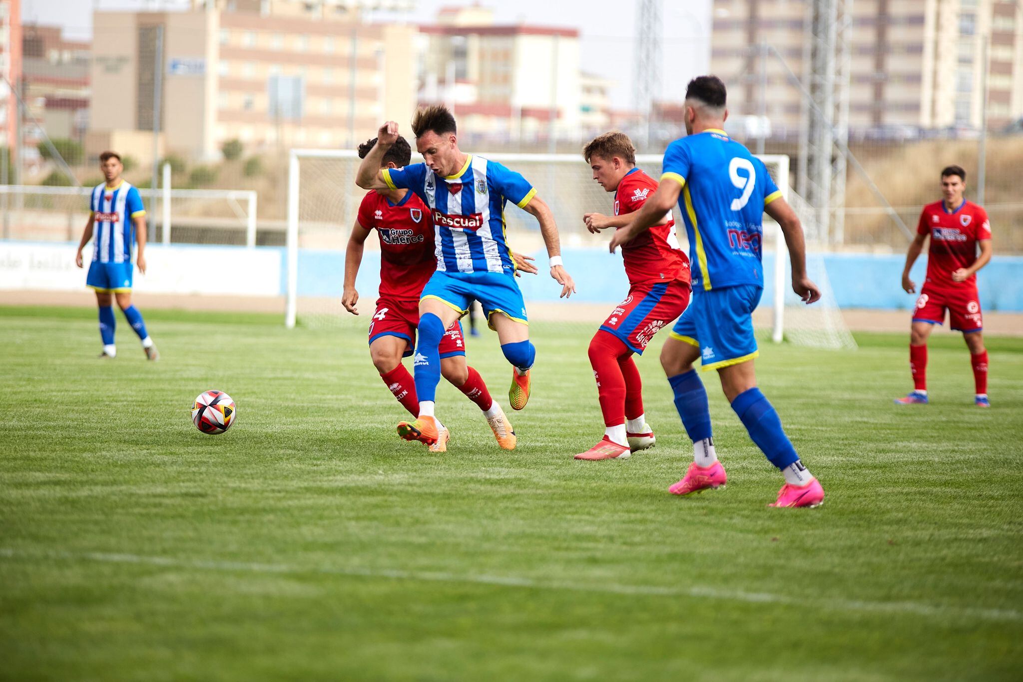 Santa formó en el once titular ante su ex equipo. Ángel Arcalle