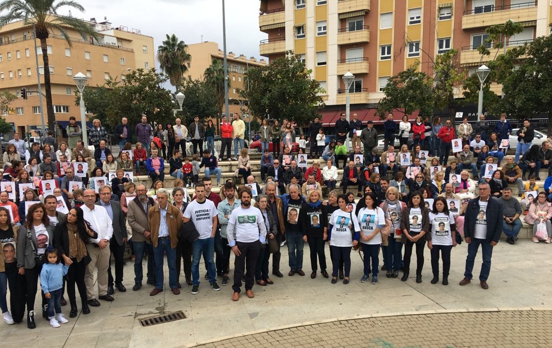 Familiares de personas desaparecidas, junto a los padres de Paco Molina