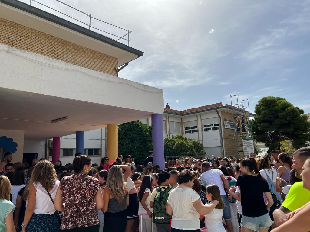 Momento de la incorporación de los escolares al colegio &#039;Arroquia Martínez&#039;