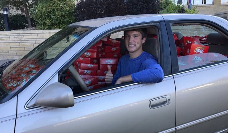 El joven con las 6.500 chocolatinas.