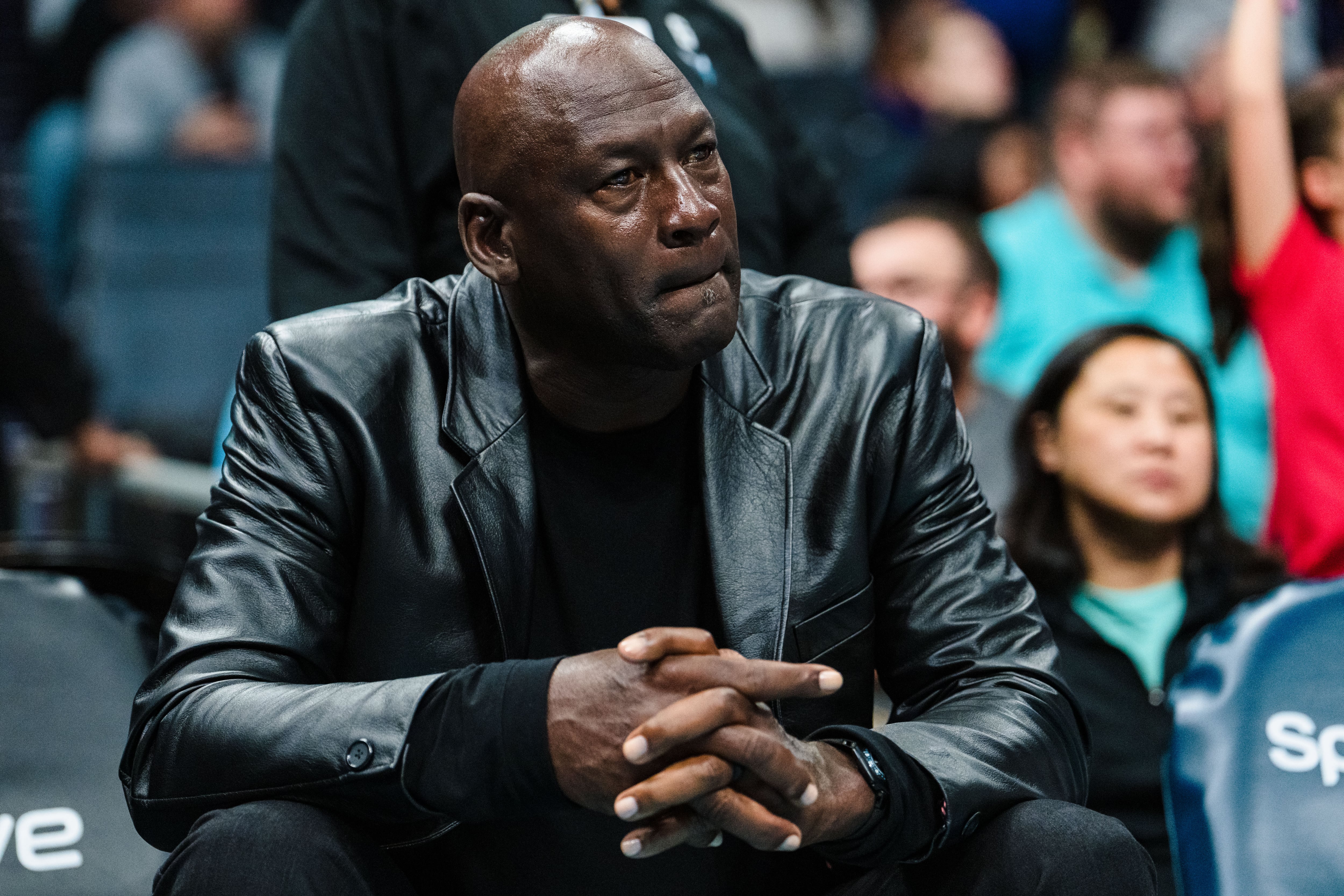 Michael Jordan, exjugador de la NBA, asiste a un partido