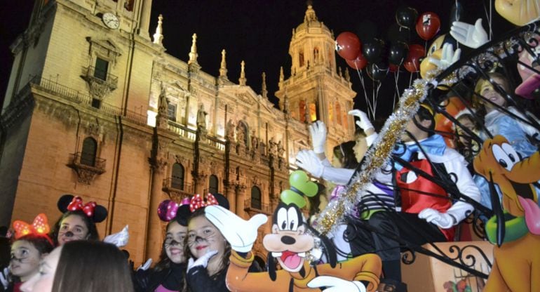 La cabalgata de Reyes Magos de la capital repartirá 6.500 kilos de caramelos