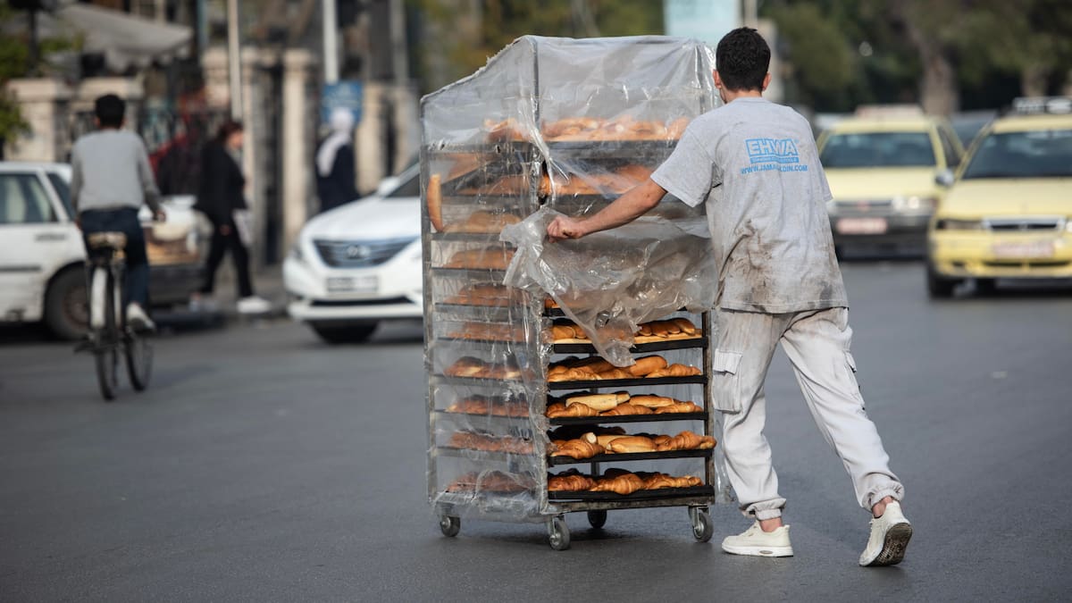 Las nuevas autoridades rebeldes de Siria tratan de proyectar una imagen de normalidad en las calles tras el derrocamiento de Bachar El Asad