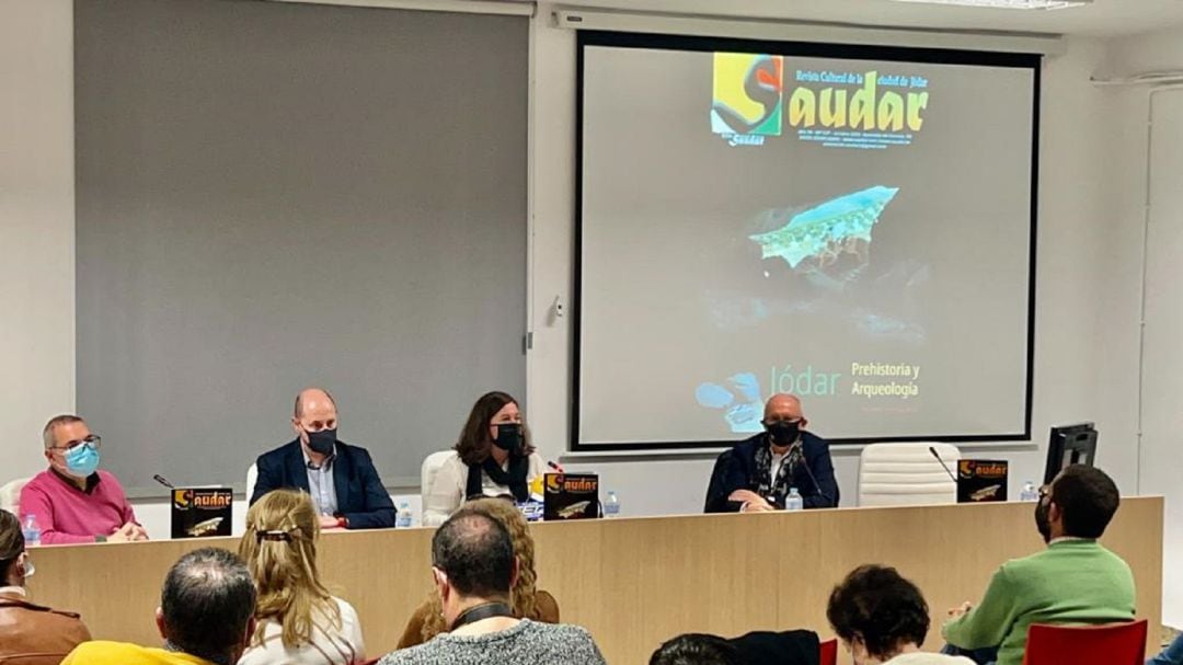 Momento de la presentación, de izquierda a derecha, Ildefonso Alcalá, José Luis HIdalgo, M ª Teresa García y Enrique Herrera