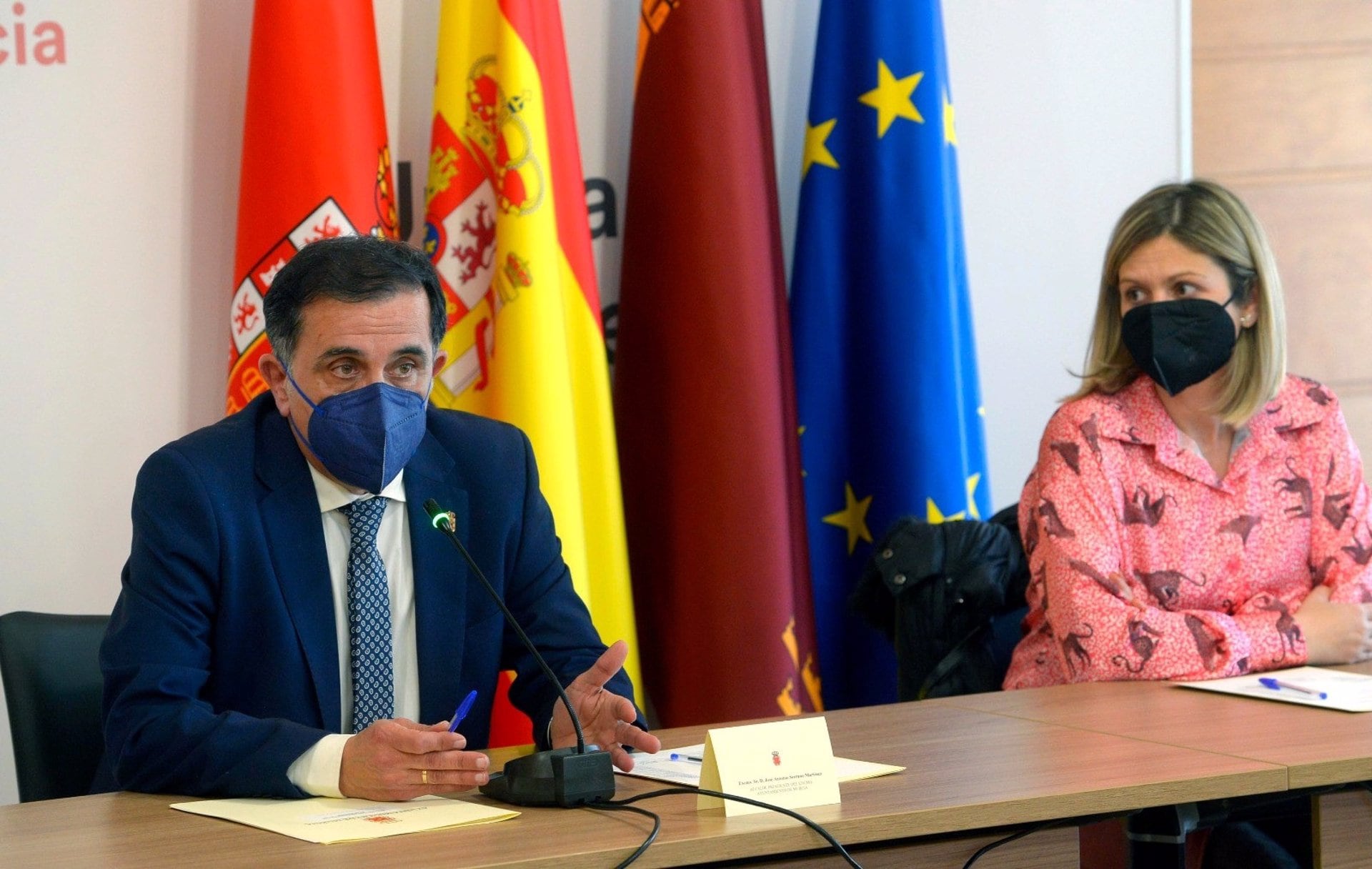El alcalde de Murcia, José Antonio Serrano, junto a la concejal Paqui Pérez