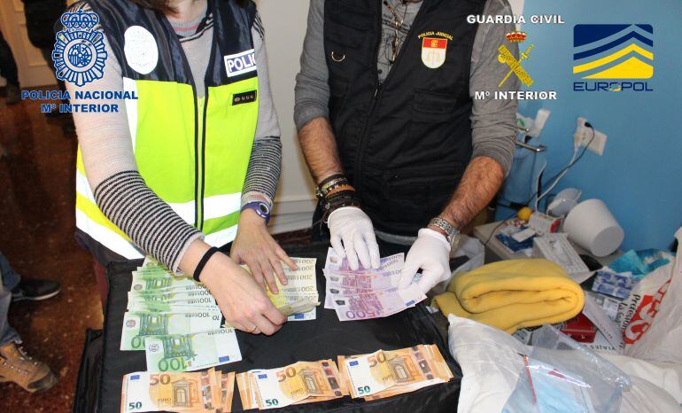 Los detenidos cobraban entre 3.000 y 10.000 euros a los inmigrantes en situación irregular