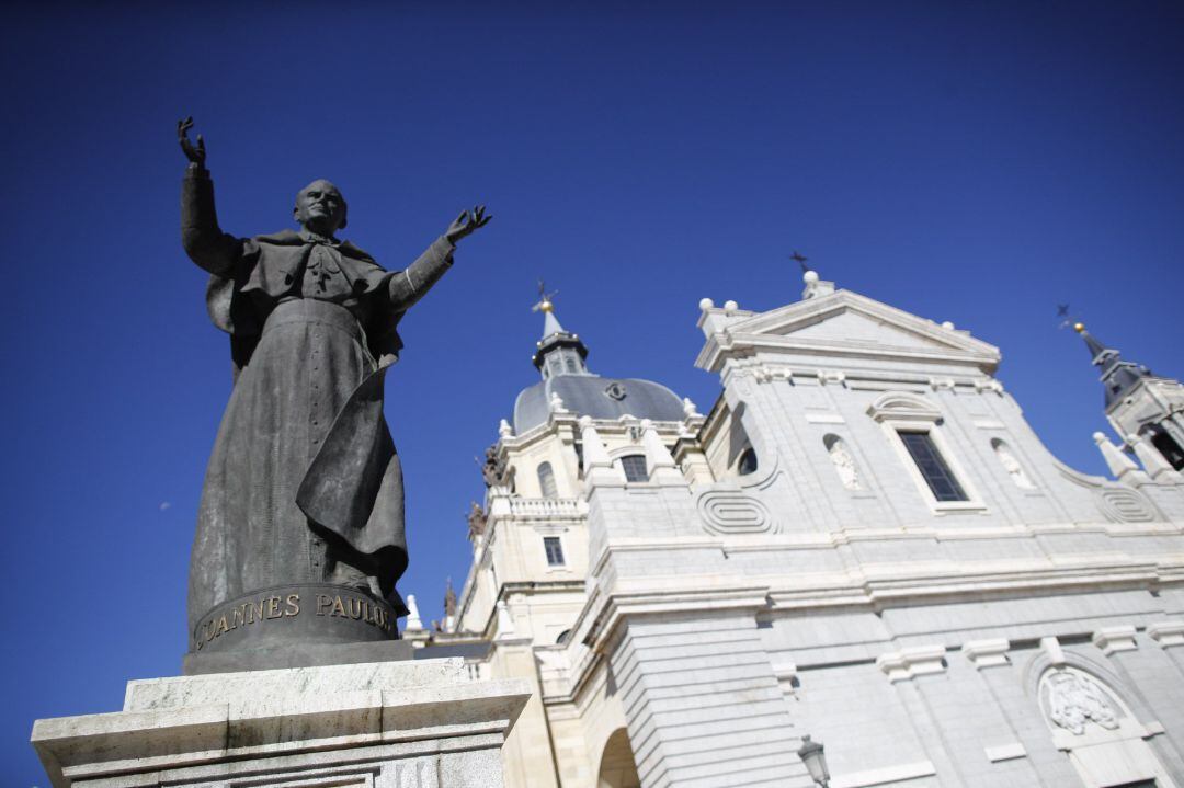 La Catedral de la Almudena de Madrid donde la familia quiere enterar a Francisco Franco si finalmente es exhumado.