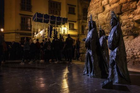 Las Tres Marías saludan al paso de la María Santísima de la Palma