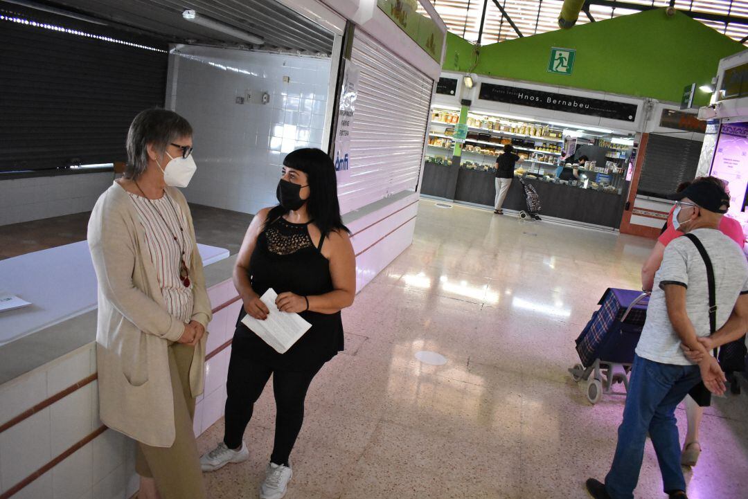 Charlas informativas sobre el recibo de la luz en el Mercado de Petrer 