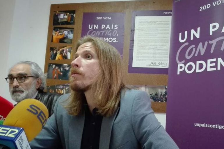 El secretario de Podemos en Castilla y León, Pablo Férnandez, en una rueda de prensa en Zamora el pasado en noviembre de 2017