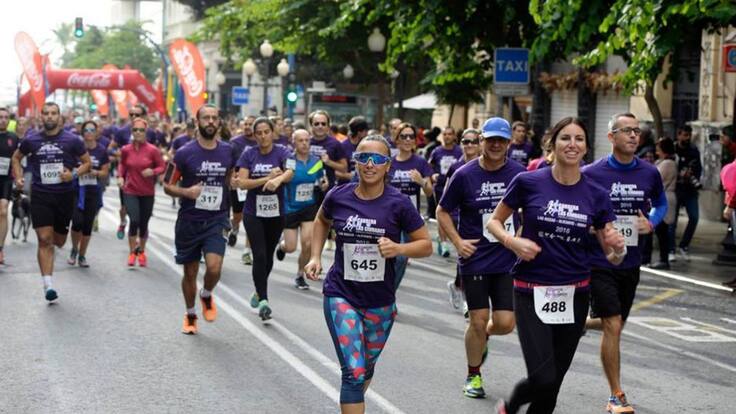 Alicante Corre. Carrera Contra el Cáncer de Páncreas. Entrevista a Enrique de Madaria y Paz Seoane