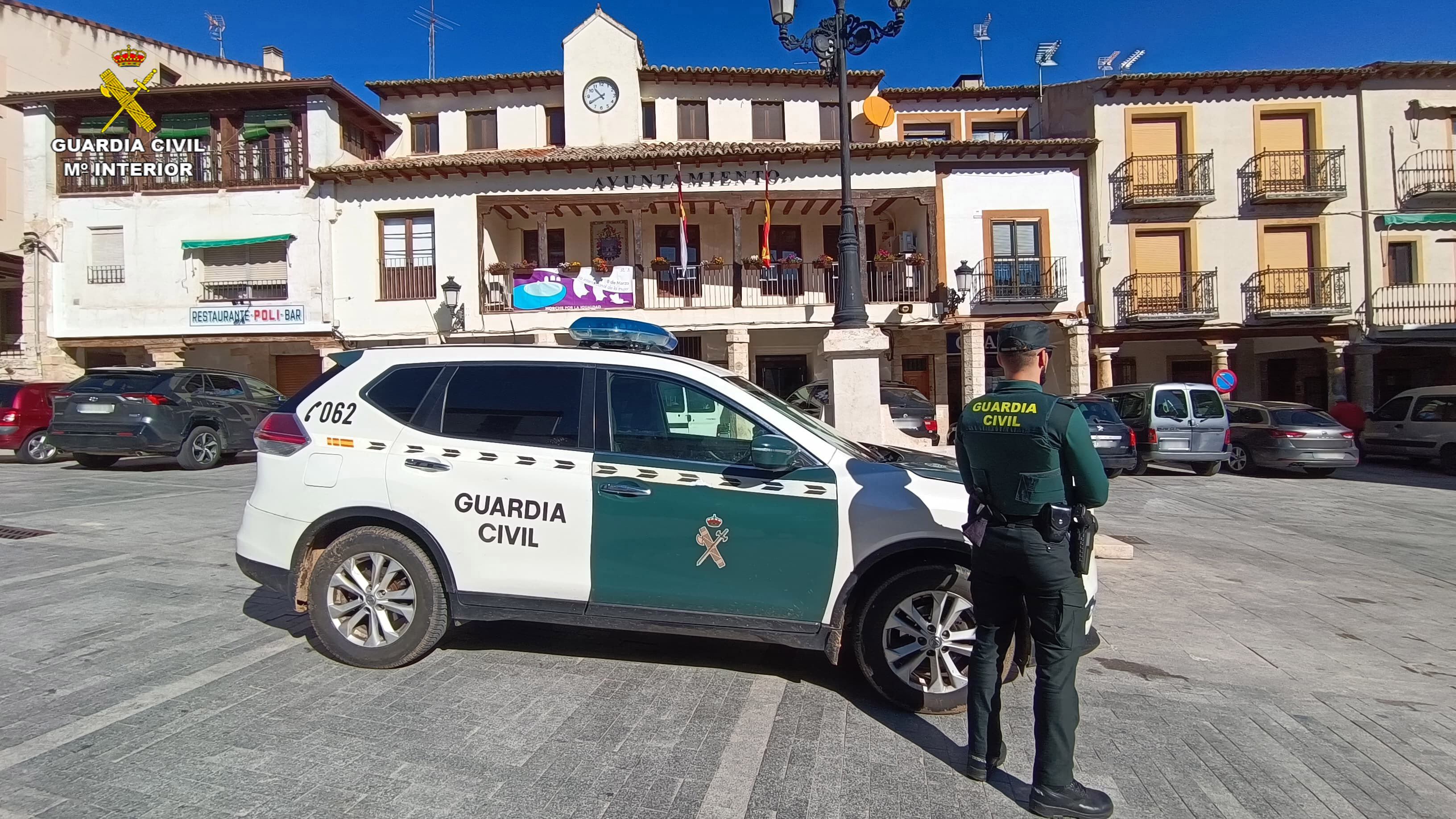 Patrulla G. Civil en la Plaza Mayor de Horche