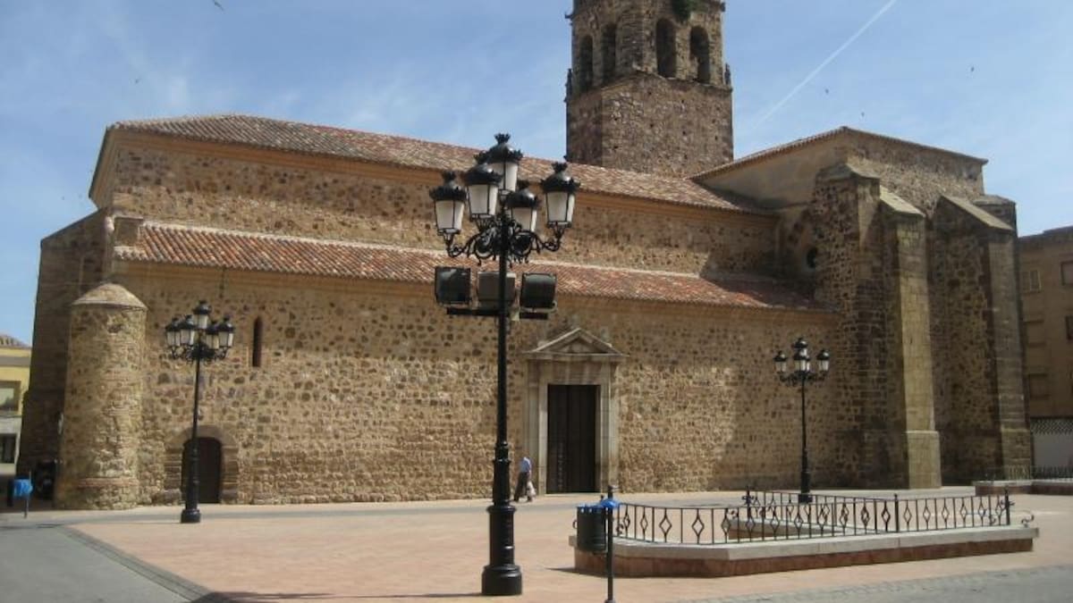 Bizum y apadrinamiento de baldosas para salvar de las aguas el templo más importante de Almodóvar del Campo