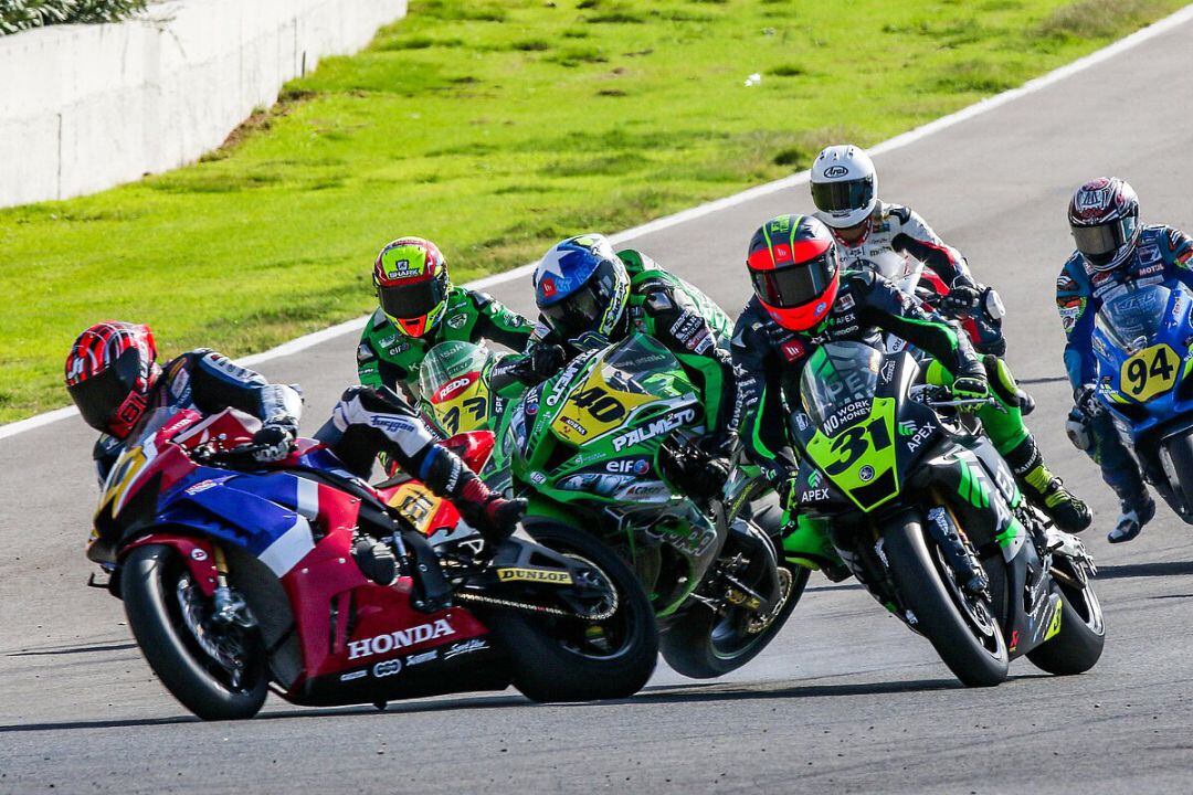 Salida de la carrera de Superbike