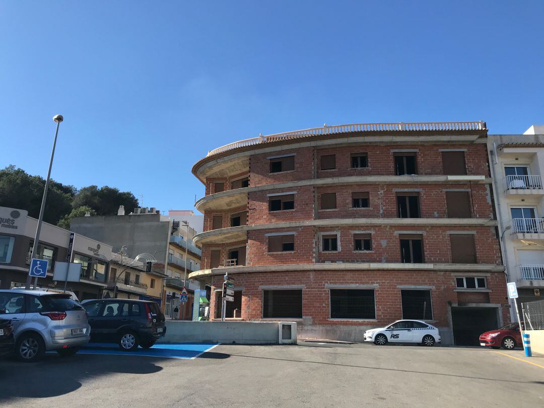 Edificio a convertir en futuro ayuntamiento