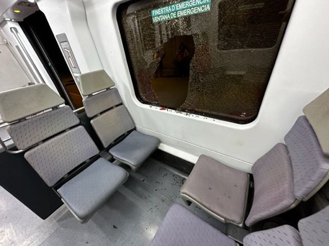 Vidre destrossat en un tren de Rodalies a Santa Margarida i els Monjos