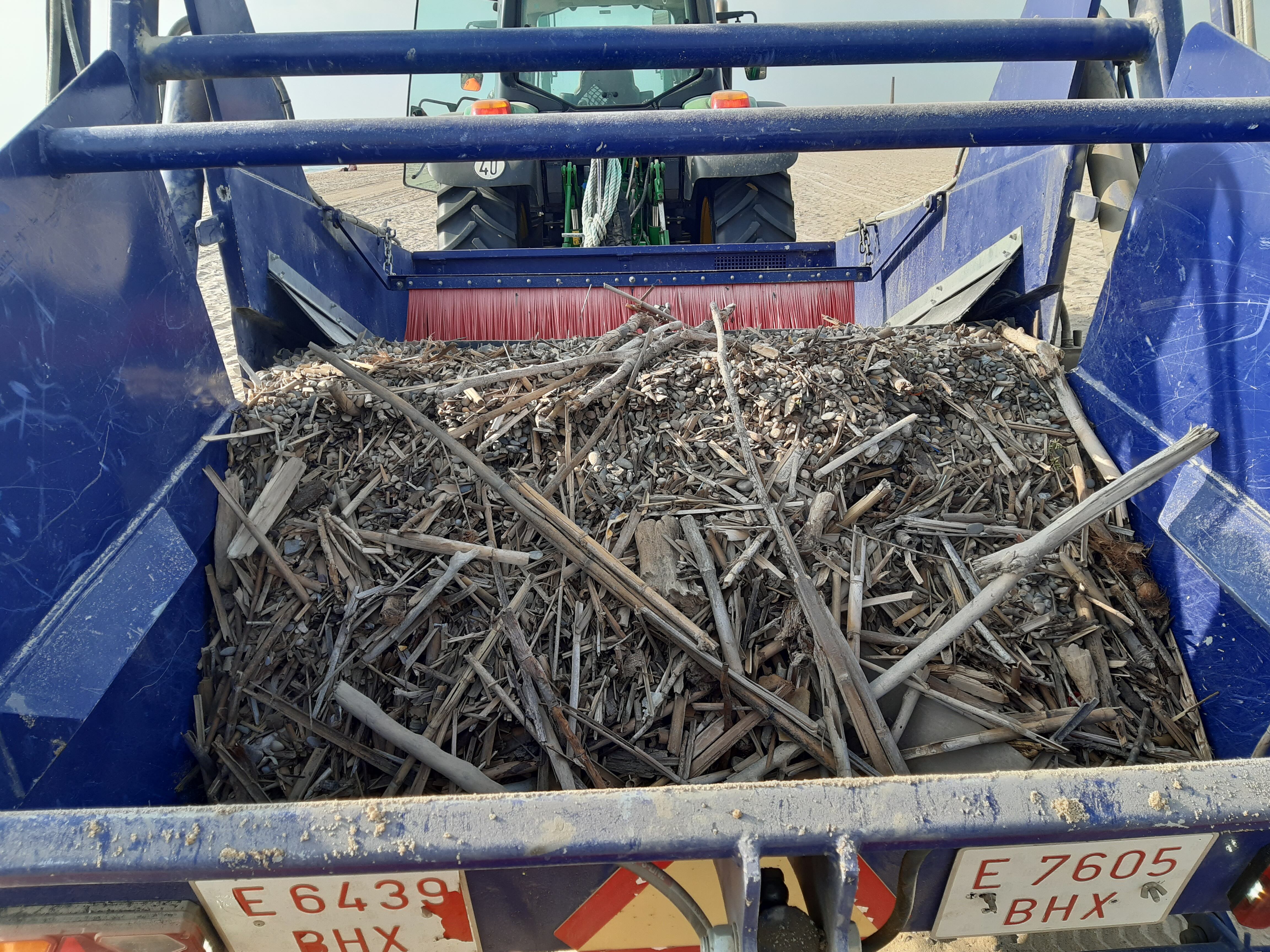 Limpieza de las playas del sur de València