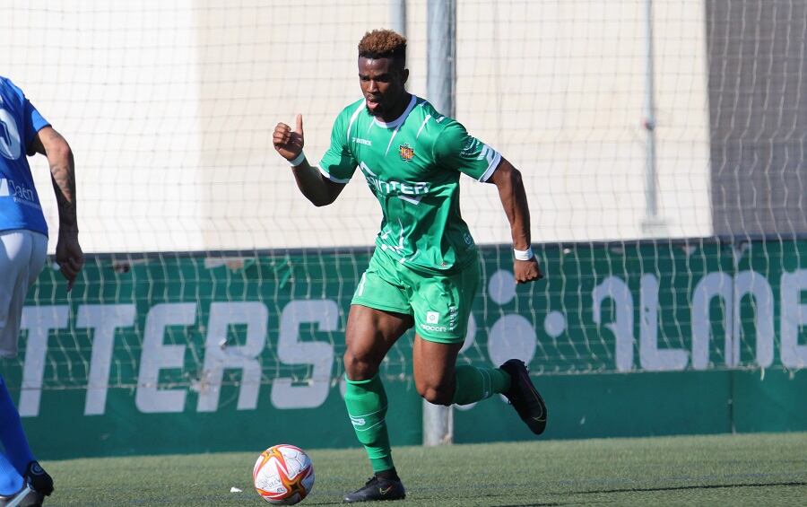 Moha Traore, con la camiseta de la UE Cornellà