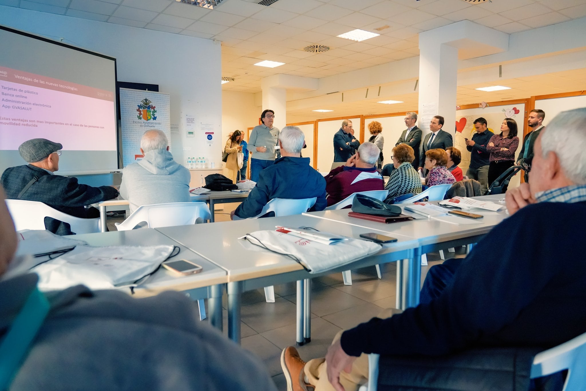 Uno de los cursos para formar a personas mayores en tecnología realizado hace unas semanas en Orihuela.