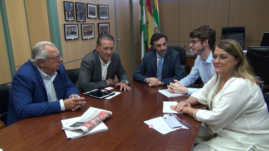 Reunión entre el Equipo de Gobierno de Linares y el Delegado Territorial de Empleo de la Junta de Andalucía.