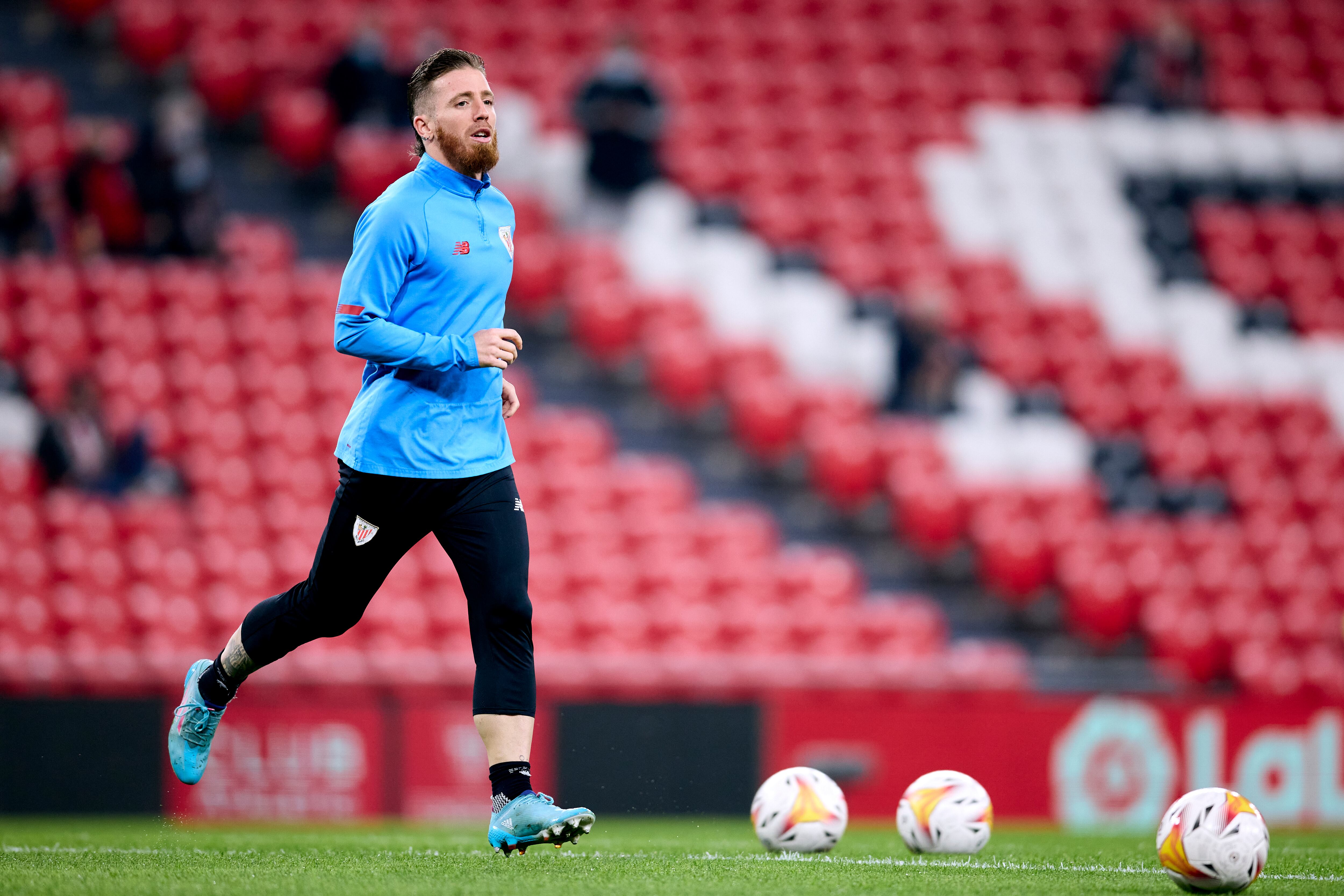 Iker Muniain, en el calentamiento previo al partido ante el Getafe