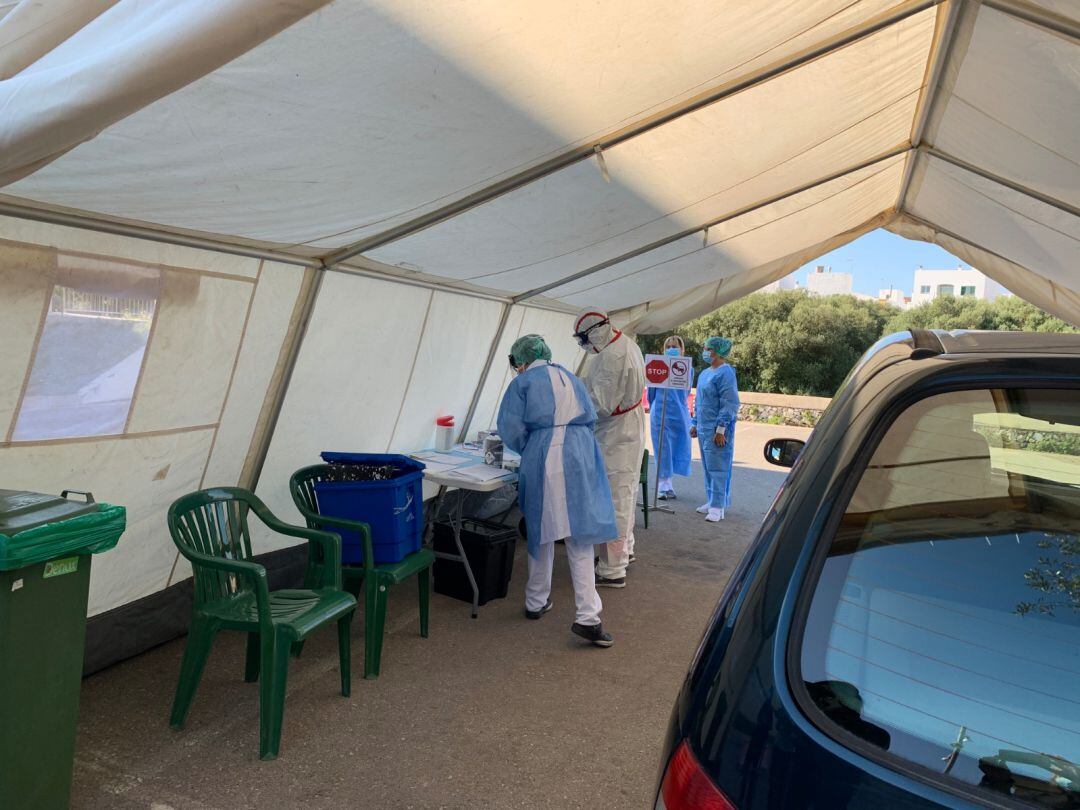 Les proves que es fan per detectar nous casos de Covid acostumen a donar negatiu els darrers dies.