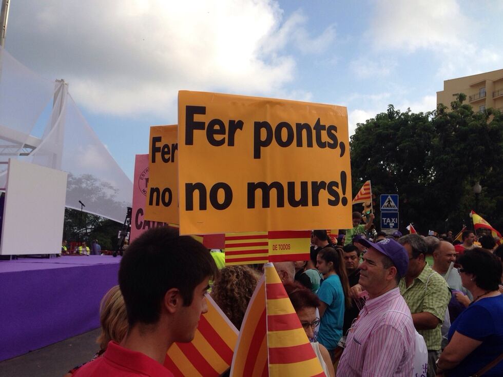 Eslògan que s'ha vist a l'acte de Societat Civil Catalana.