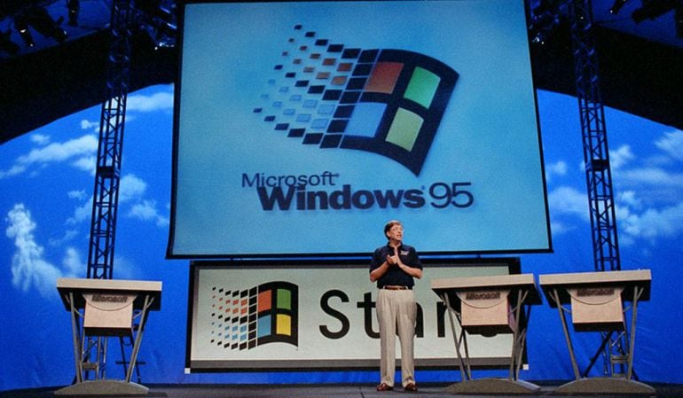 Bill Gates, cofundador de Microsoft, durante la presentación de Windows 95, un 24 de agosto de 1995. 