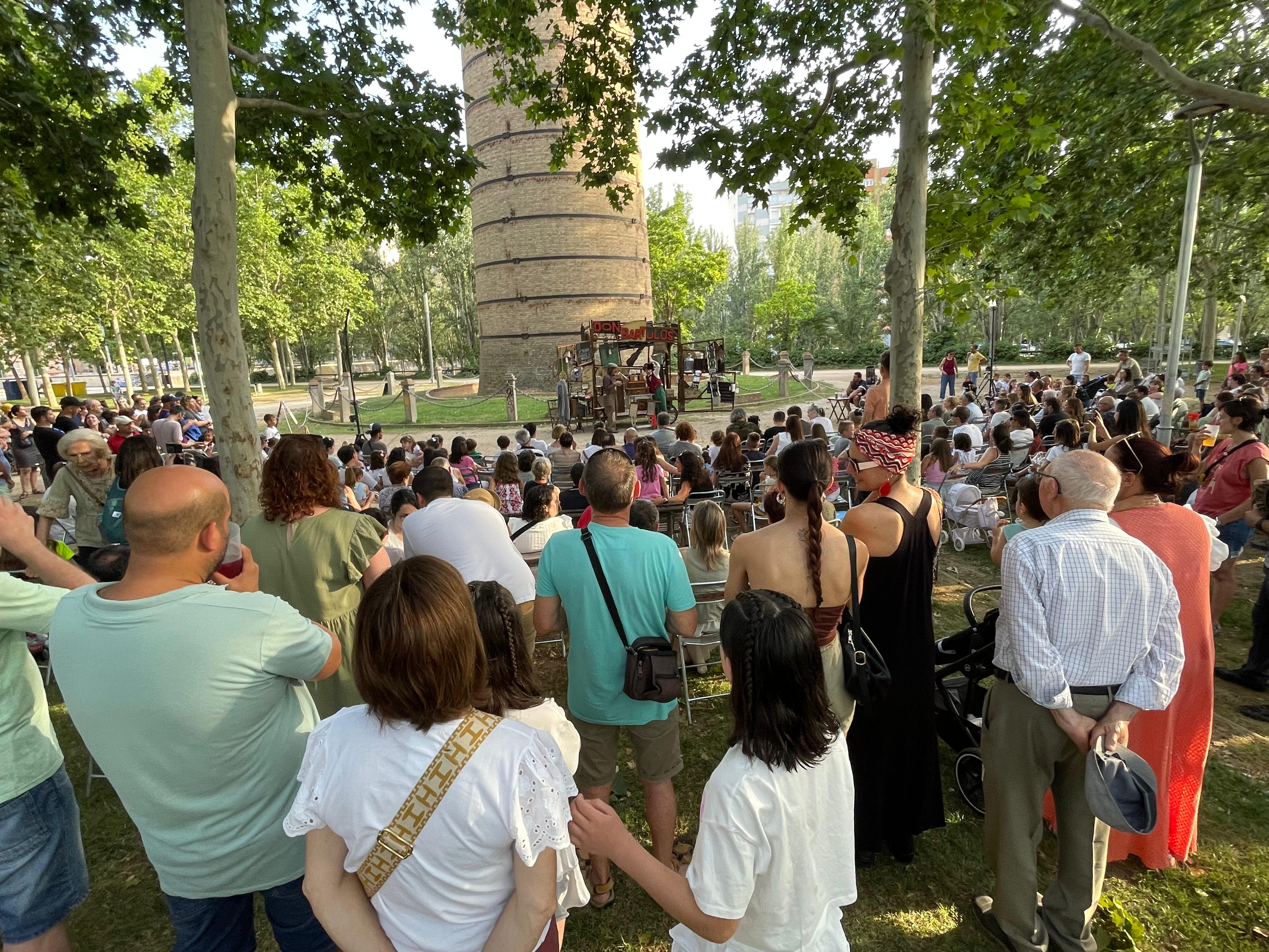 Público en el MOBA 2025. Monzón.