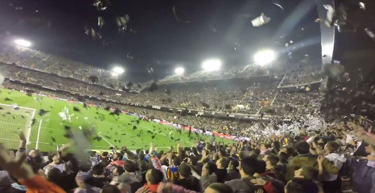 Curva Nord en el partido contra el Levante