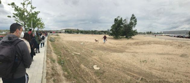 Así se ve la cola para vacunarse en el Isabel Zendal