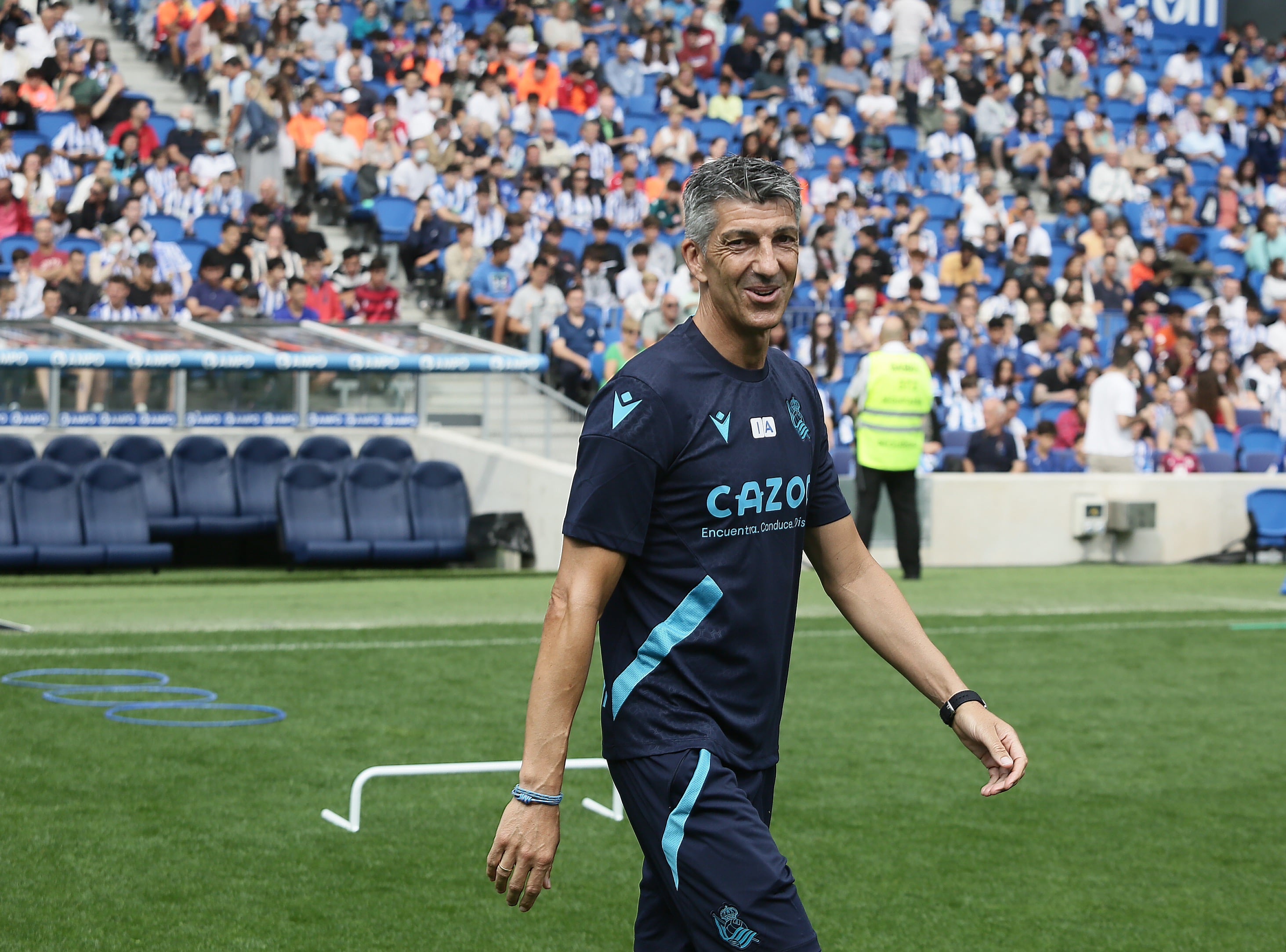 SAN SEBASTIÁN, 07/07/2022.- El entrenador de la Real Sociedad, Imanol Alguacil, este jueves durante el primer entrenamiento de la pretemporada de su equipo en el Reale Arena de San Sebastián EFE/ Gorka Estrada