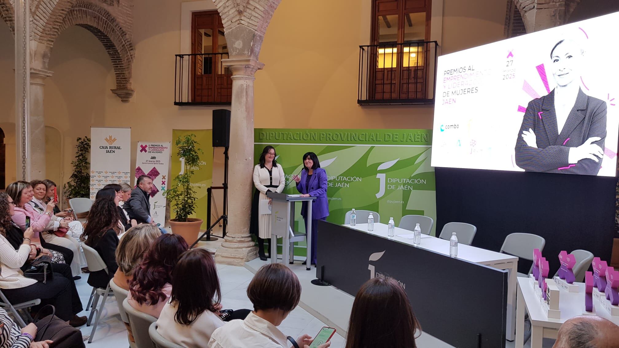 Los Baños Árabes de Jaén acogían la entrega de los II Premios al Emprendimiento y el Liderazgo Femenino.