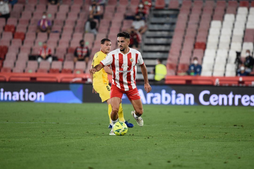 Manu Morlanes en su último partido con el Almería.