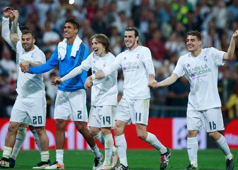 Los jugadores del Real Madrid festejan el pase a la final de la Champions League