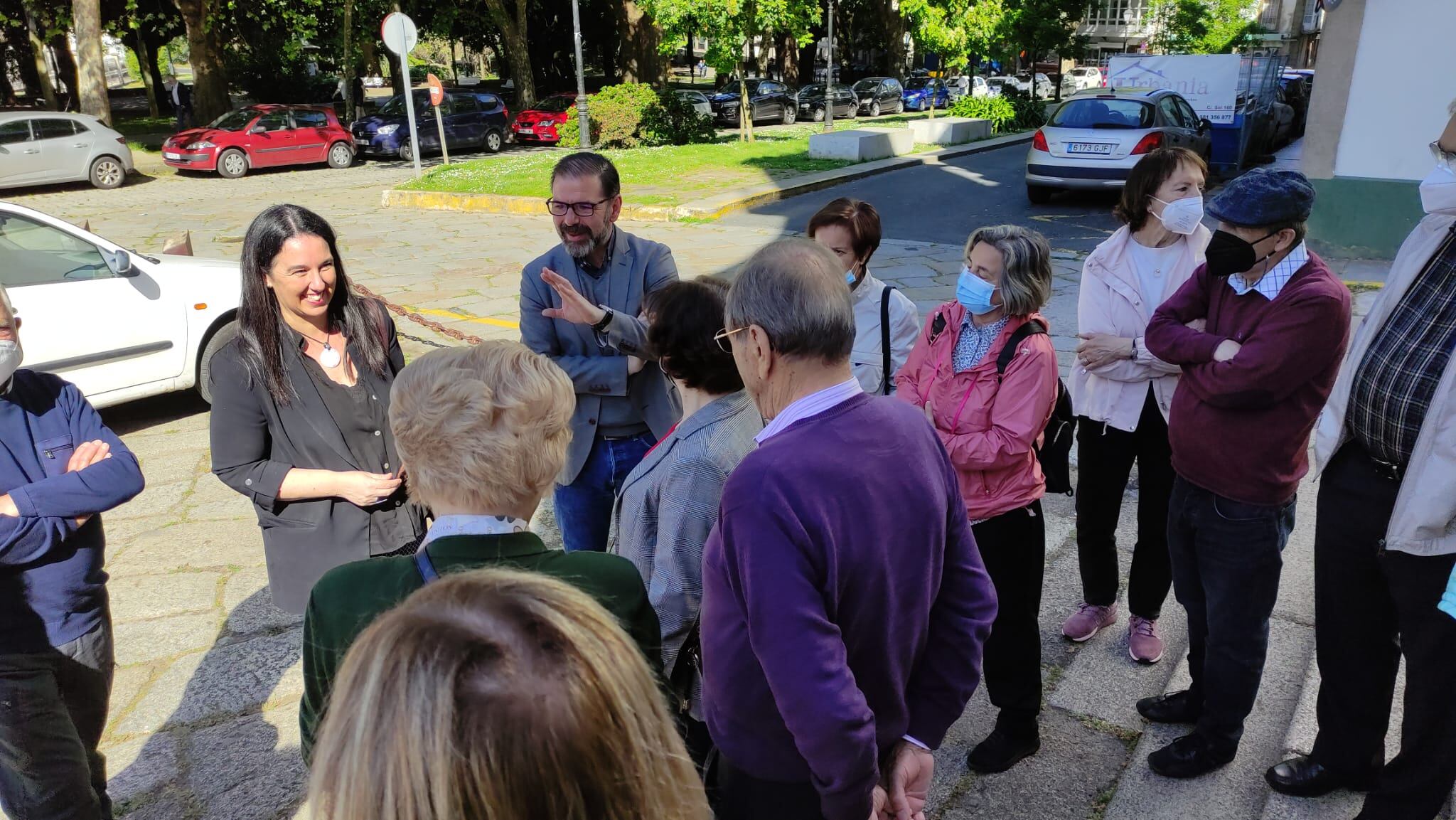 Ángel Mato, junto a la edil Eva Martínez Montero en la iglesia de las Angustias