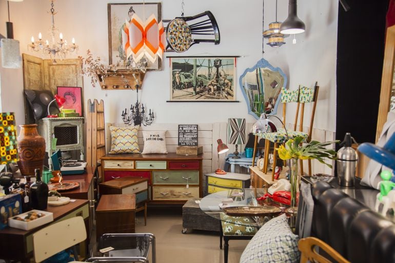 Muebles de segunda mano en la tienda de &#039;El Afilador&#039;