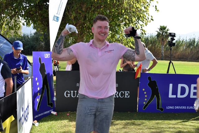 El campeón del torneo Cameron Massey, tras alzarse con la victoria en el Club de Golf Guadalhorce