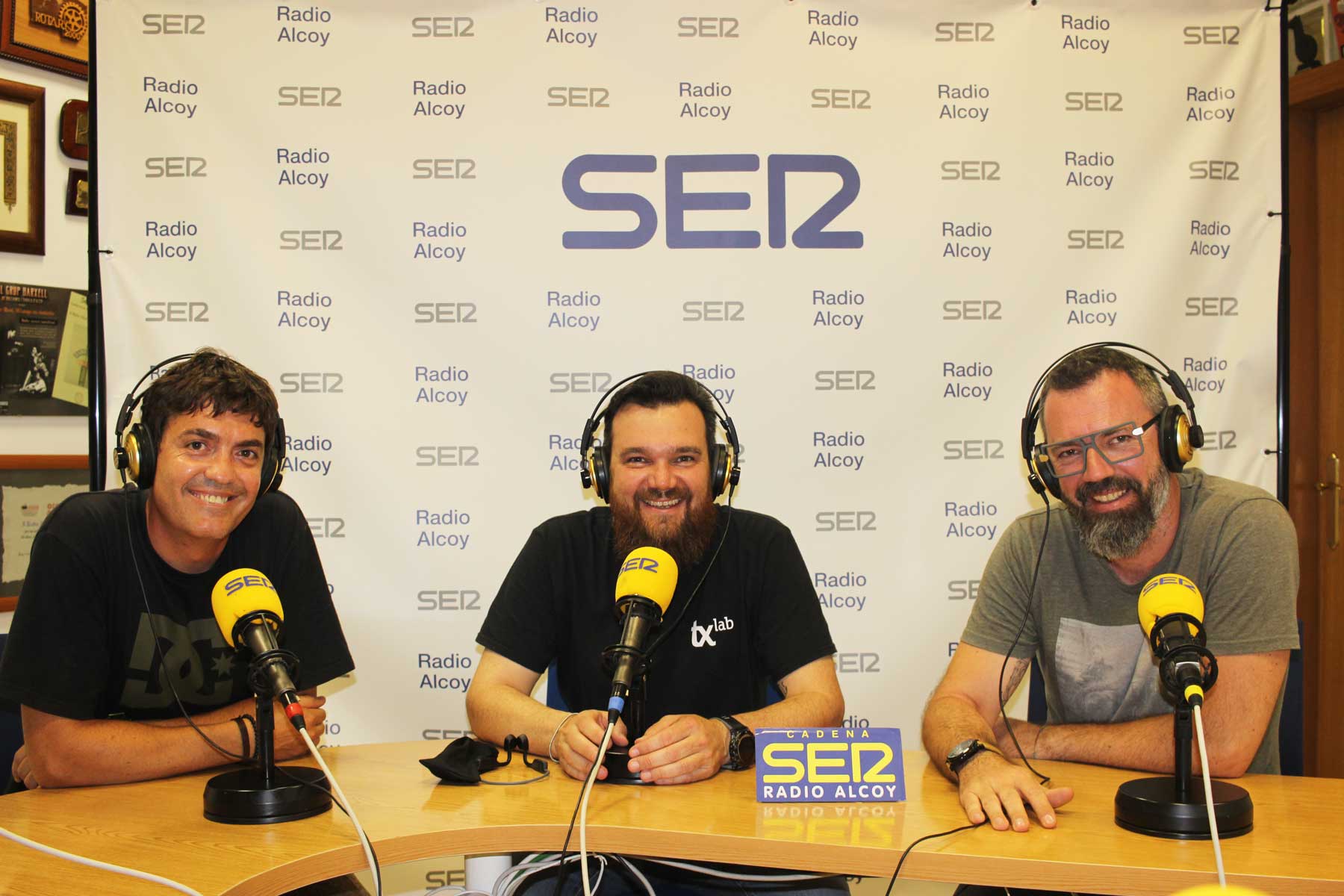 Tres de los principales impulsores de esta Raw Paper que tendrá lugar este viernes 13 y sábado 14, en el estudio central de Radio Alcoy