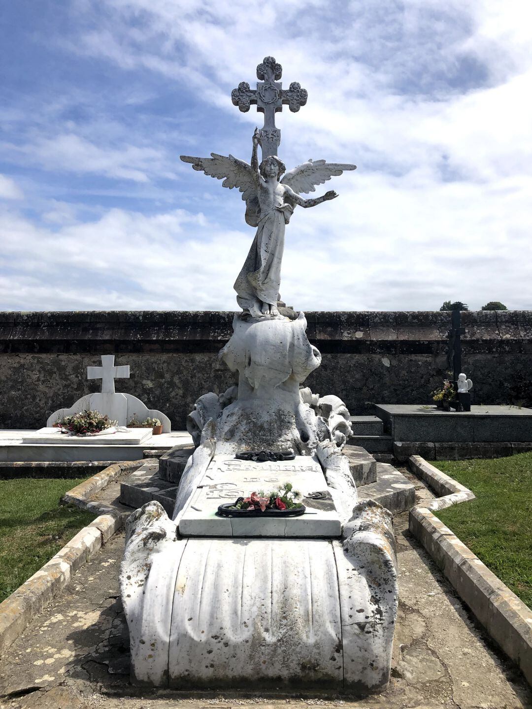 Archivo: Cementerio de Comillas