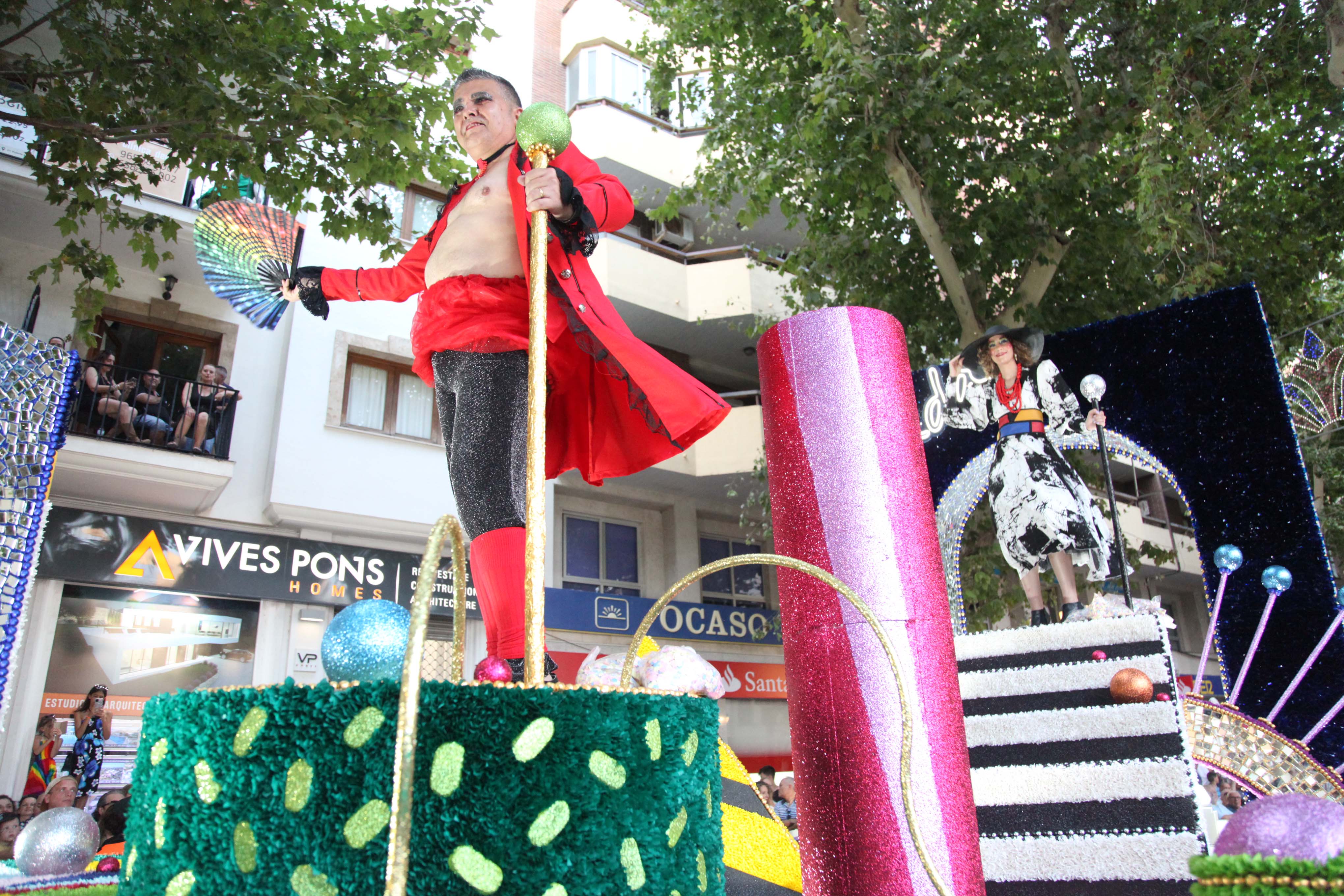 Falla Saladar, octavo premio de Carrozas 2023.