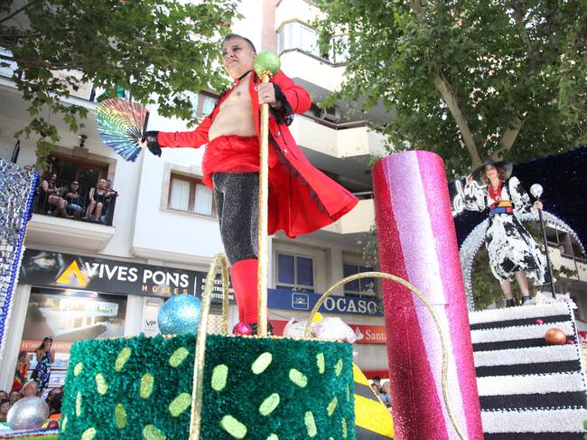 Falla Saladar, octavo premio de Carrozas 2023.