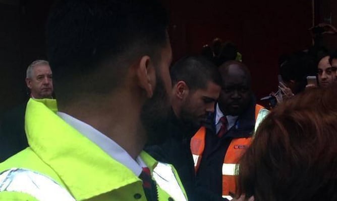 Víctor Valdés presenció en Old Trafford el partido entre Manchester United y Chelsea.