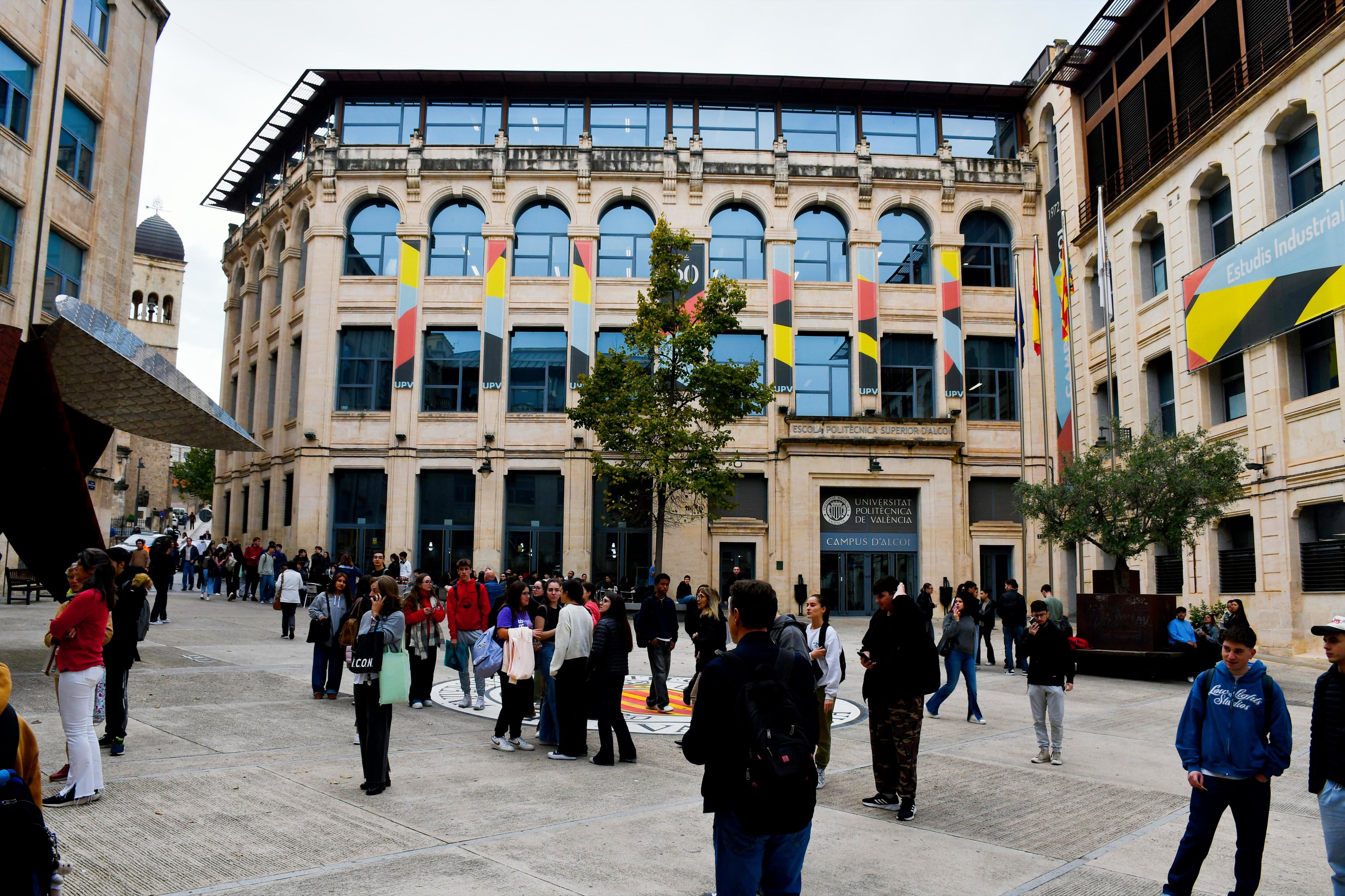 Plaza Ferrándiz y Carbonell en el Campus d'Alcoi de la UPV