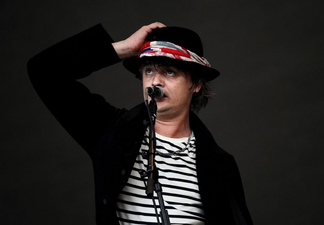 Pete Doherty, cantante de The Libertines, durante una actuación en el festival Glastonbury en 2015.