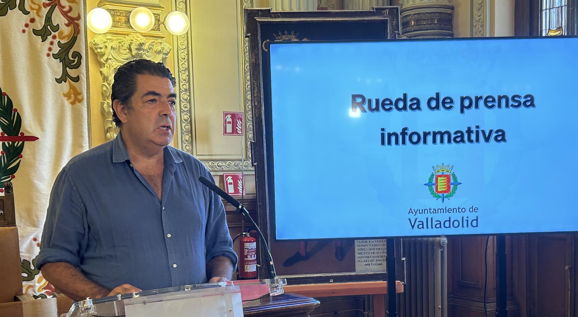 El concejal Alberto Gutiérrez explica la situación de los trámites para poner en marcha la Zona de Bajas Emisiones el 1 de enero de 2025