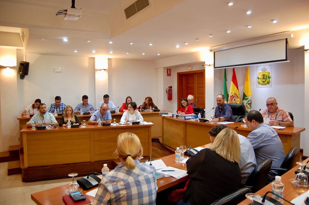 Pleno del Ayuntamiento de Los Barrios reunido en su sesión ordinaria de octubre.