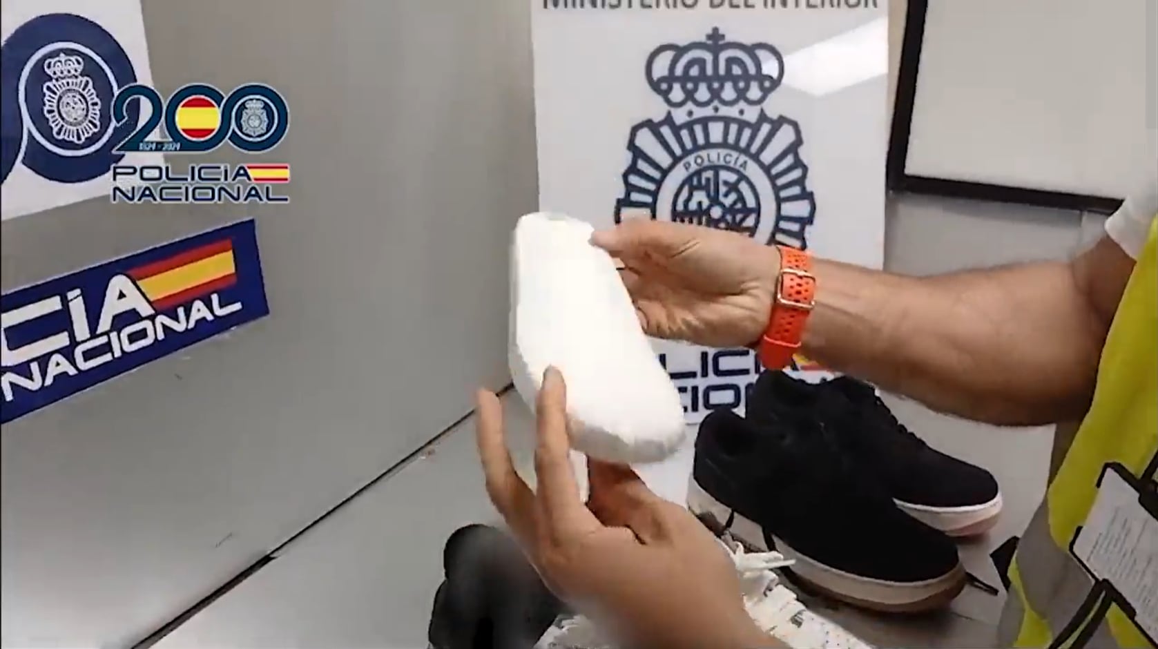 Suelas de zapatillas de deporte con cocaína