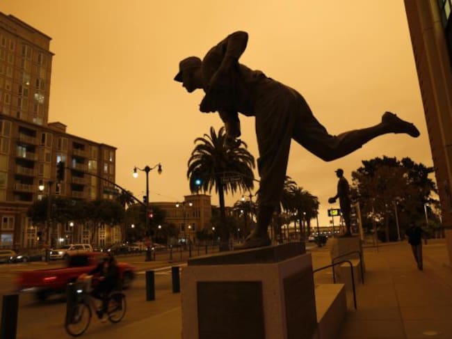 La niebla y el humo de los incendios deja cielos espectaculares en San Francisco.